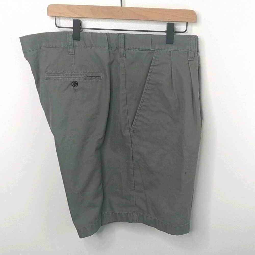 Croft and Barrow 42 Grey/Green Shorts - Picture 1 of 9